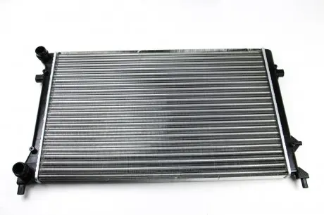 BSG90520013 Радиатор воды Caddy III 2.0SDI/1.4i/1.6i /Golf/Octavia (+/- AC) (650x398x26) BSG BSG 90-520-013 BSG подбор по vin на Brocar