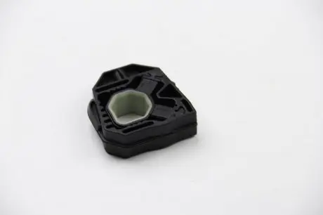 1K0121367M Кронштейн радиатора верхний VW Caddy 1.4i/1.6i/2.0SDI 03- (без упаковки) VAG подбор по vin на Brocar