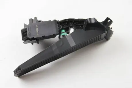6PV010946011 Педаль газа A3/OCTAVIA/SUPERB/PASSAT 1.2-3.6 03-17 HELLA 6PV010946-011 HELLA подбор по vin на Brocar