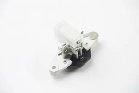 5DR004241131 Регулятор генератора MB/VAG 14V (28mm) HELLA 5DR004241-131 HELLA підбір по vin на Brocar