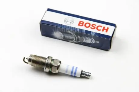 0242240665 Свеча зажигания VW Caddy III 1.2 TSI 10-15 BOSCH подбор по vin на Brocar