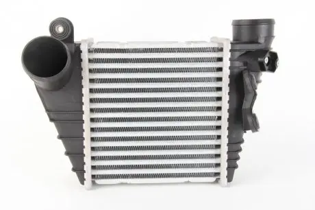 96847 Интеркулер AUDI, SEAT, VW (пр-во Nissens) NISSENS підбір по vin на Brocar