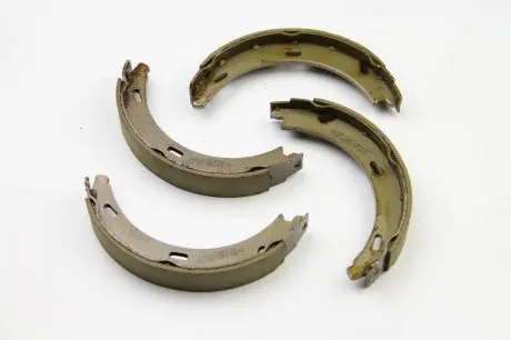 GF0303 Колодки ручного гальма W140/C140 91-98, S210 96-3 BREMSI GF0303 BREMSI підбір по vin на Brocar