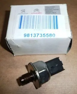 9813735580 Датчик тиску палива Citroen Berlingo 1.4/1.6HDI 08- (без упаковки) PEUGEOT/CITROEN підбір по vin на Brocar