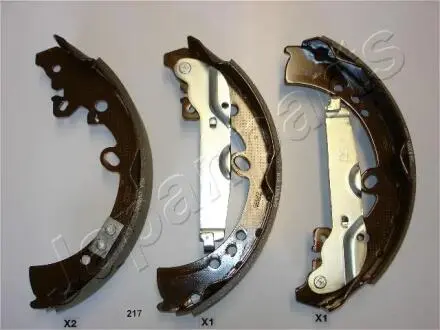 GF217AF Щеки тормозные Hilux VII 2.5D 05- JAPANPARTS подбор по vin на Brocar