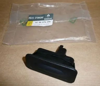 8200076256 Кнопка открывания багажника (кнопка) Renault Megane/Laguna 08- RENAULT подбор по vin на Brocar