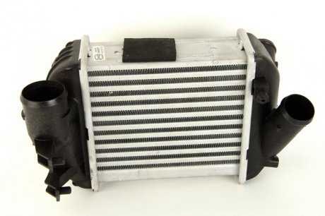 30755 Радиатор интеркулера Audi A4 2.5HDI 00-06 NRF підбір по vin на Brocar