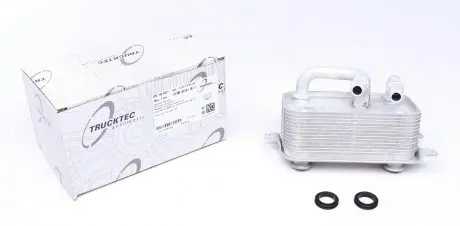 0818003 Радиатор масляный BMW 5(E60)/6(E63)/7(E65) 2.2-4.4 01-10 (теплообменник) TRUCKTEC підбір по vin на Brocar