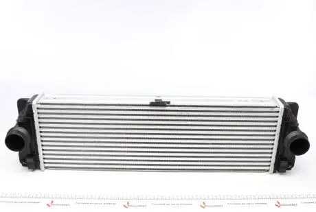 818341 Радіатор інтеркулера MB Sprinter 2.2CDI OM651 09- (640x202x64) d1/d2=56mm VALEO підбір по vin на Brocar
