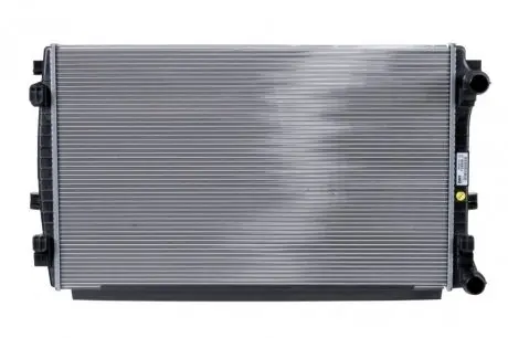 735558 Радиатор охлаждения VW Passat/Golf VII 12- (410.8x24x650) d=32.5mm VALEO подбор по vin на Brocar