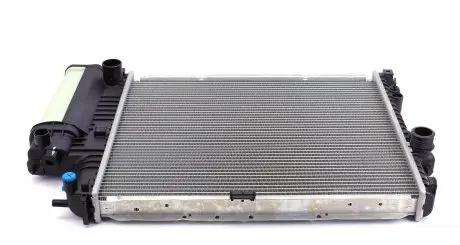 CR251000S Радиатор охлаждения BMW 5 (E39) 2.0/2.3/2.8i 97-03 MAHLE / KNECHT подбор по vin на Brocar