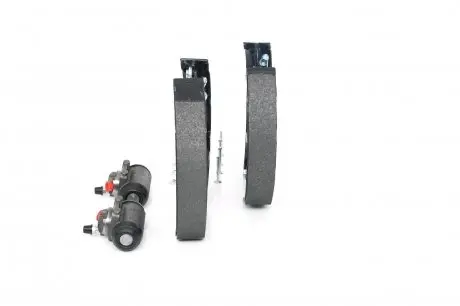 0204114130 Комплект тормозных колодок BOSCH підбір по vin на Brocar