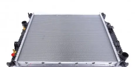 CR1705000P Радиатор охлаждения MB ML (W164) 3.0CDI 05-/5.5i 07- MAHLE / KNECHT підбір по vin на Brocar