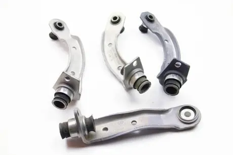 8200197453 Кронштейн балки (передньої/L) Renault Megane II/Scenic II 1.4-2.0 02- (без упаковки) RENAULT підбір по vin на Brocar