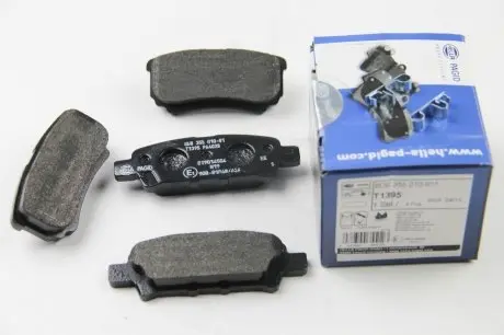8DB355010811 Комплект гальмівних колодок, дискове гальмо HELLA підбір по vin на Brocar