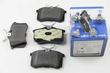 8DB355017711 Комплект гальмівних колодок, дискове гальмо HELLA підбір по vin на Brocar