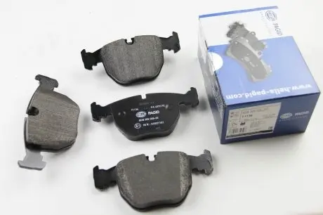 8DB355008281 Комплект тормозных колодок, дисковый тормоз HELLA подбор по vin на Brocar