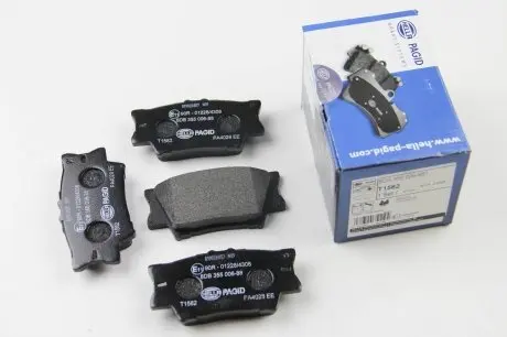 8DB355006881 Комплект тормозных колодок, дисковый тормоз HELLA подбор по vin на Brocar