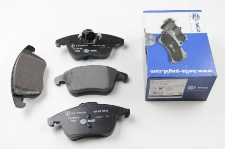 8DB355014031 Комплект тормозных колодок, дисковый тормоз HELLA подбор по vin на Brocar