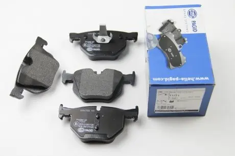 8DB355013941 Комплект тормозных колодок, дисковый тормоз HELLA подбор по vin на Brocar
