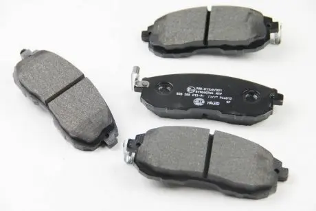 8DB355013991 HELLA NISSAN Тормозные колодки передн.Tiida 04-,Juke 14-,Maxima QX HELLA подбор по vin на Brocar